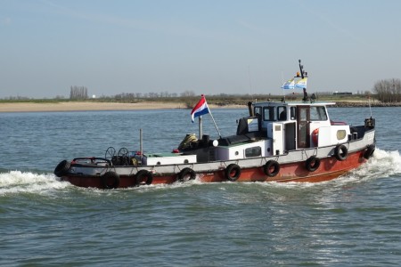 Motorsleepboot met duwsteven en koppellieren te koop